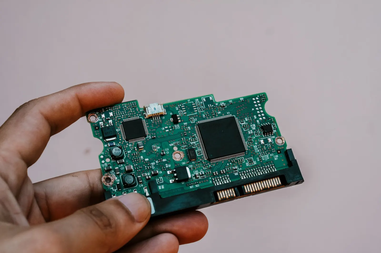 机械设备配件加工常见问题及技术优化方案