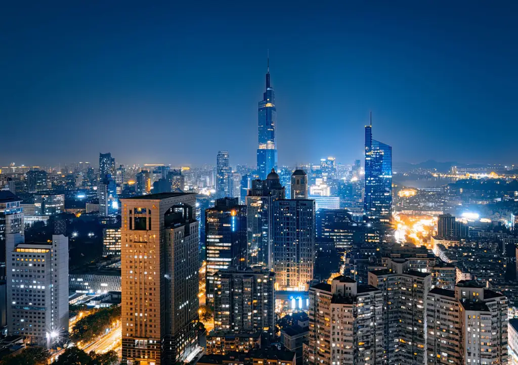 2024年金属加工设备选型对比：数控机床与精密磨床的性能差异